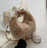 Fluffy Handbag | Deze tas wil je gewoon knuffelen