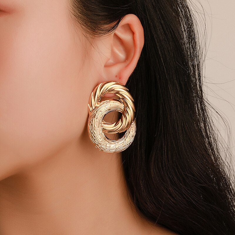 Golden Round Shaped Earrings | Met chique design